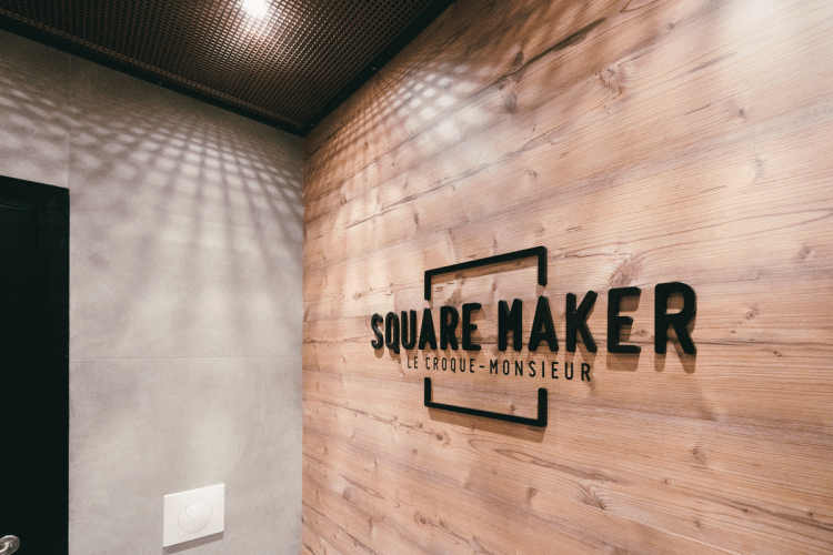 Logo Square maker en lettres découpées